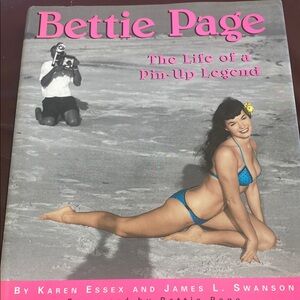 Bettie Page Book -‎ The Life of a Pin-Up Legend